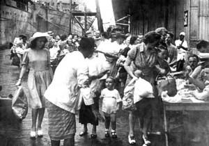 Women_and_children_evacuiate_singapore